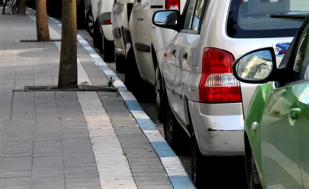 האזינו להקלטה: כך מתנהלת נציגת העירייה מול בקשתו ש