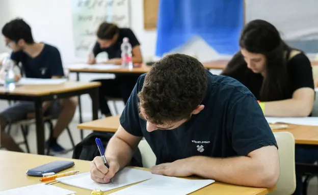 בחינת בגרות בבית ספר תיכון בראשון לציון