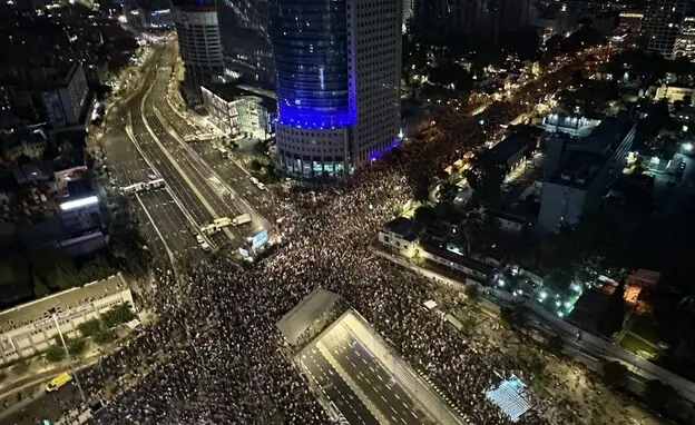 מפגינים במחאה נגד הממשלה בצומת קפלן