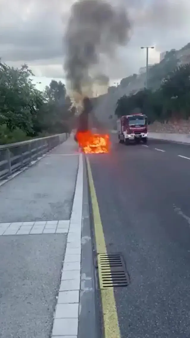 שריפה פרצה ברכב בחיפה, כוחות כיבוי אש במקום